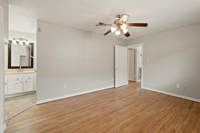 Building Photo - 5834 Fallengate Dr