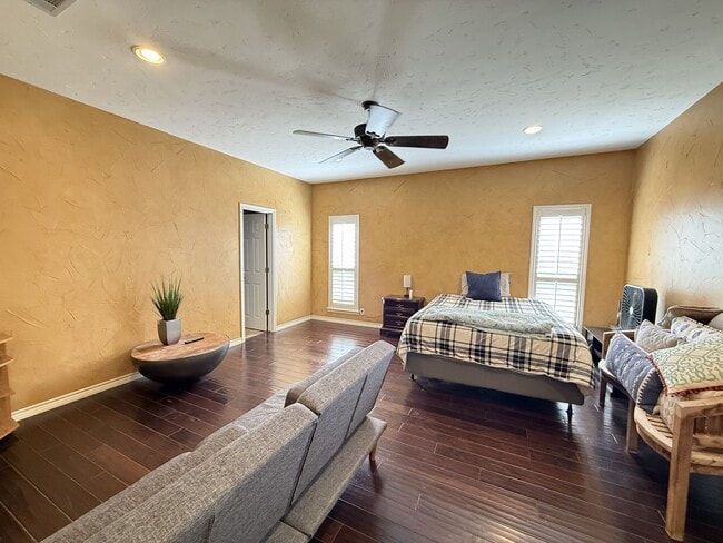 Building Photo - 3611 Springmont Dr