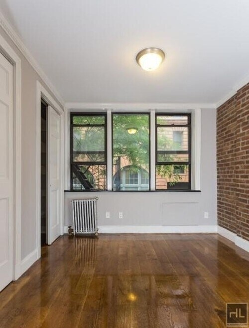 Building Photo - 145 E 26th St