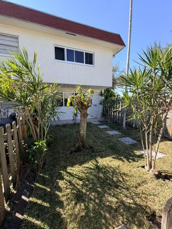 Building Photo - 1480 NE 151st St