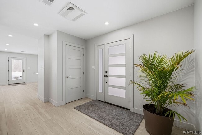 Building Photo - 855 Madison Ave