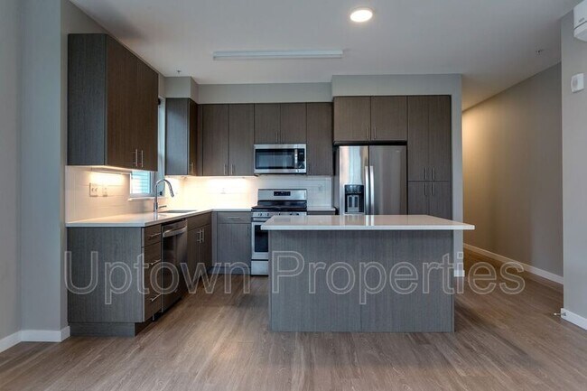 Building Photo - 3563 N Gantenbein Ave