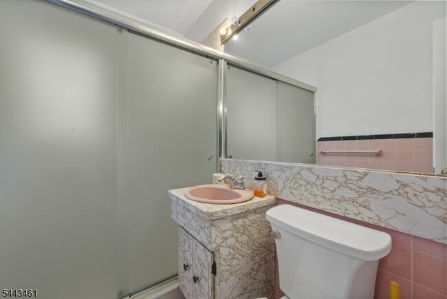 Building Photo - 46 Daka Ct