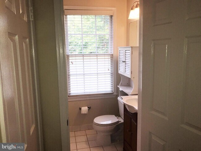 Building Photo - 612 Bashford Ln