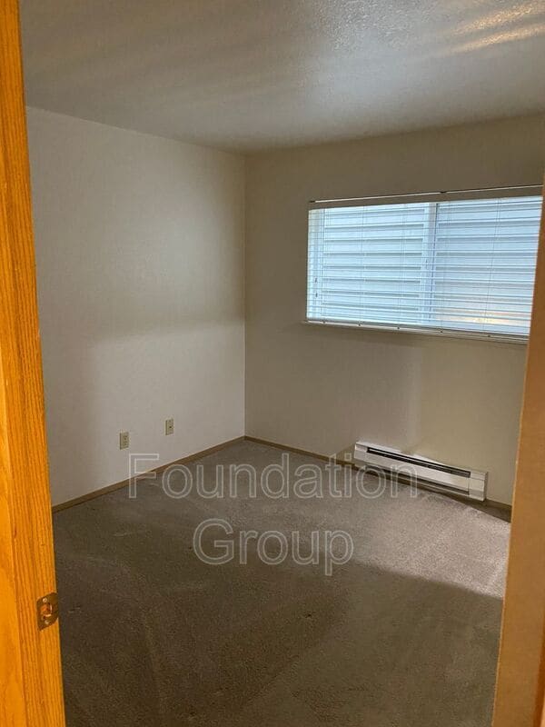 Building Photo - 916 N 104th St
