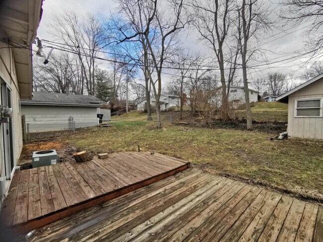 Building Photo - 308 Lakeside Dr, Ballwin, MO 63021