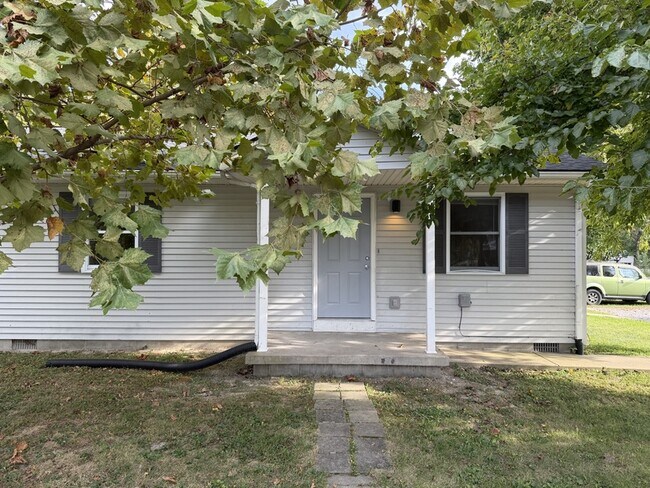 Primary Photo - 18 Oakwood Ave