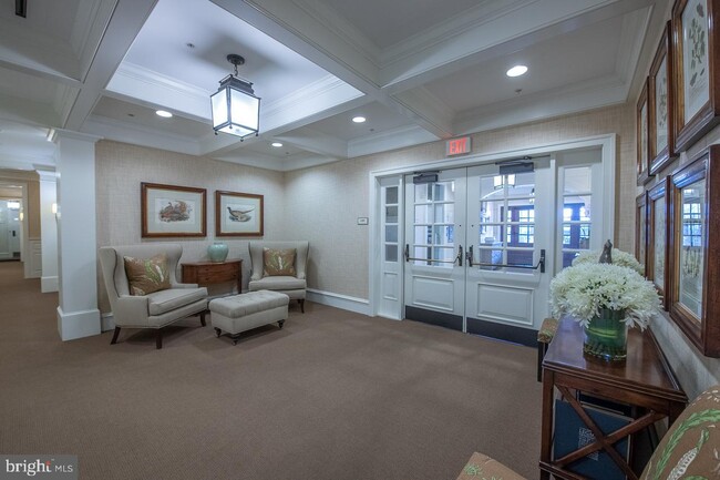 Building Photo - 5303 Parkview Dr