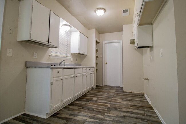 Building Photo - 5822 Branch Valley Dr