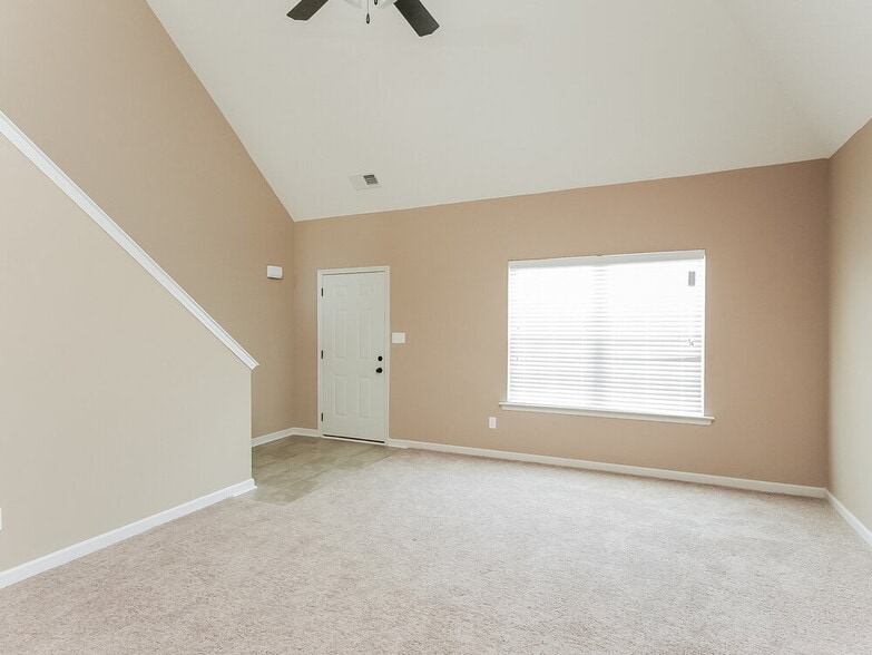 Building Photo - 7957 Gardendale Dr