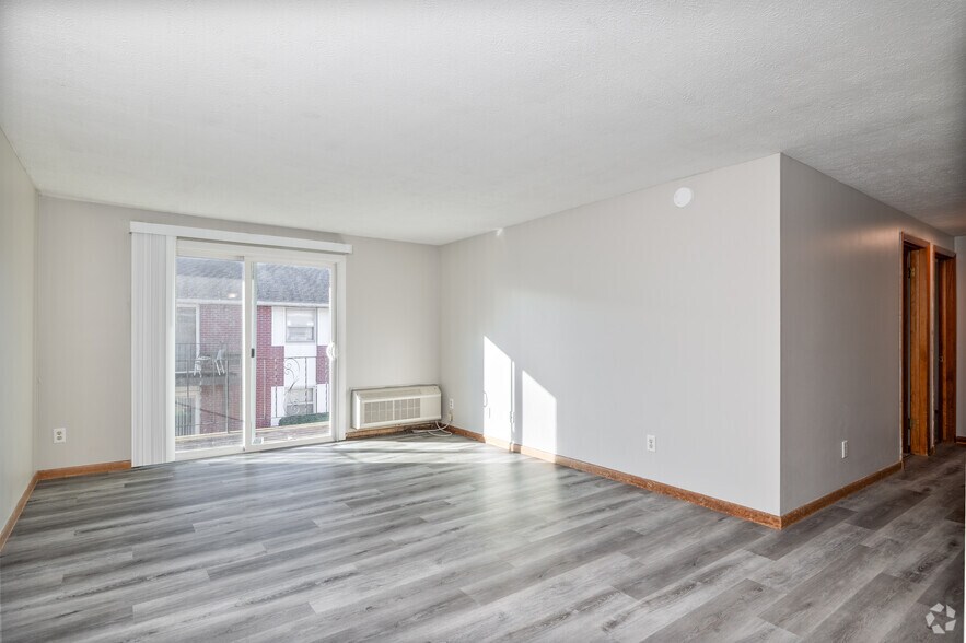 2BR, 1BA - 800SF - Living Room - Arbor Park Apartments