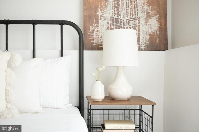 Building Photo - 1316 8th St NW