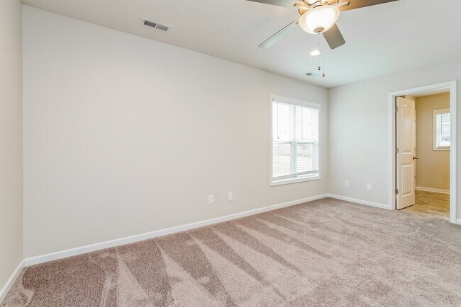 Building Photo - 156 Jade St