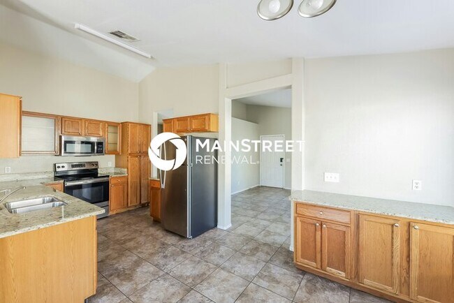 Building Photo - 3 Bedroom Pet-Friendly Home in Phoenix, AZ with Main Street Renewal