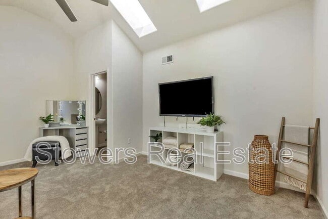 Building Photo - 3744 Whitworth Dr