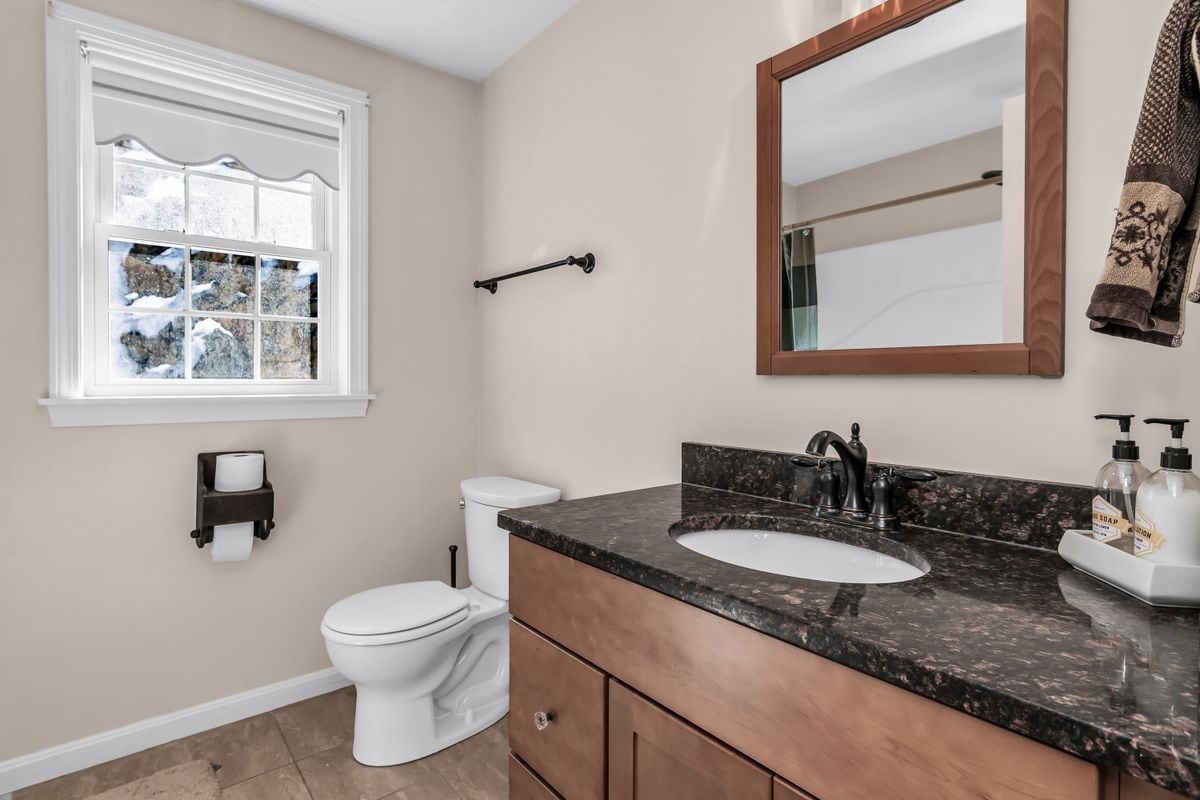 Building Photo - 6 Gedney Dr
