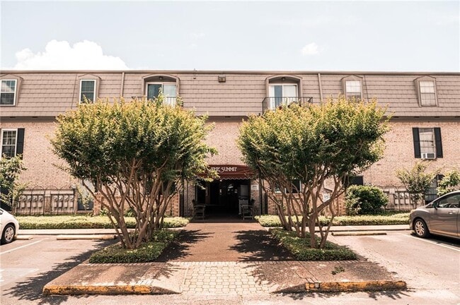 Building Photo - 2425 Ashdale Dr