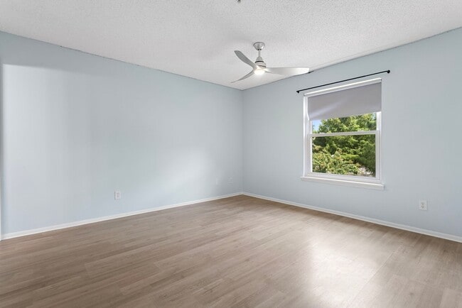 Building Photo - 128 Reserve Cir