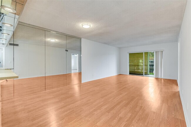 Building Photo - 8940 S Hollybrook Blvd