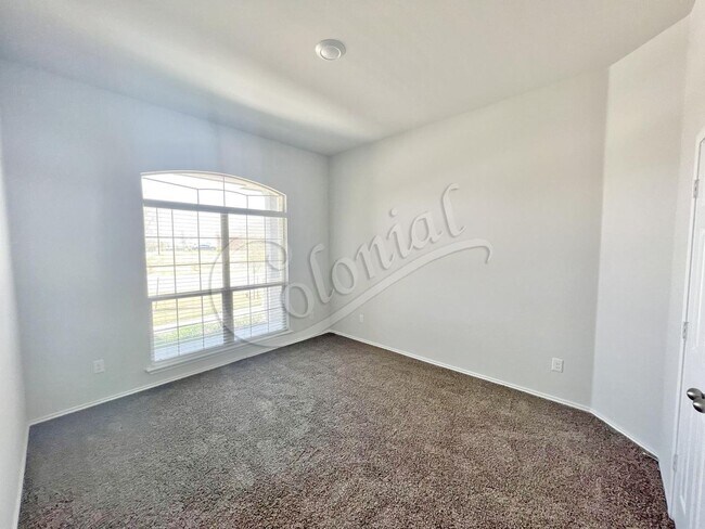 Building Photo - AVAILABLE BEGINNING OF MAY, APPLY TODAY ON OUR WEBSITE!