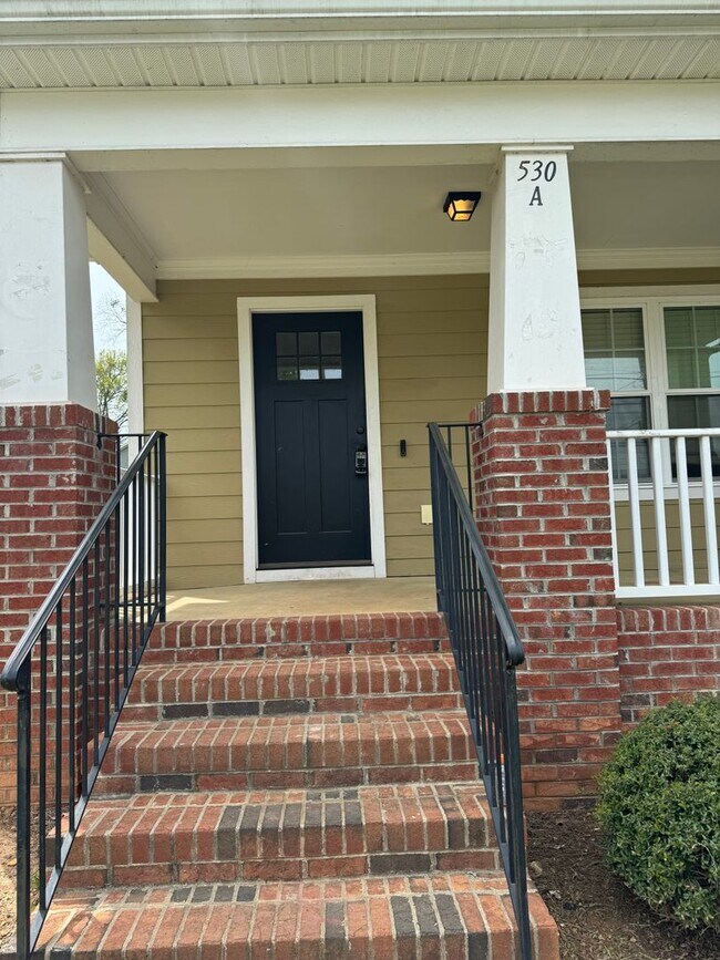 Building Photo - 530 Brawley St