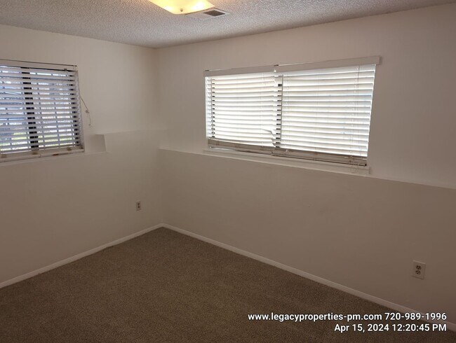 Building Photo - Across the street from the Light Rail!