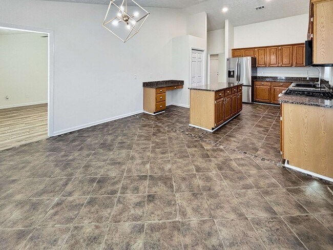 Building Photo - Spacious 5-Bedroom Home Near Lake Acworth!