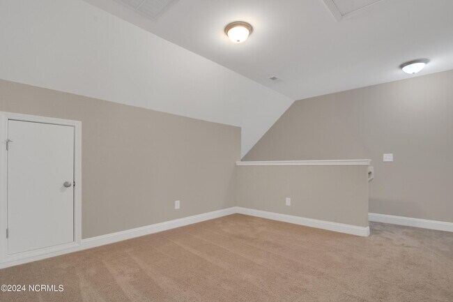 Building Photo - 428 Guppy Lp Rd