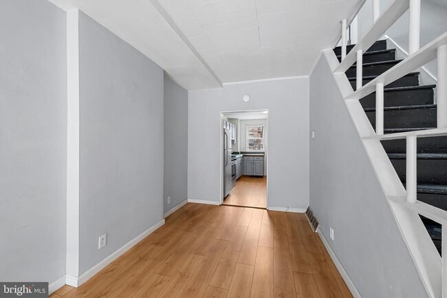 Building Photo - 113 S Curley St