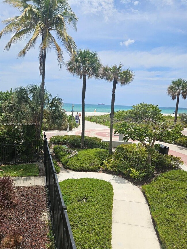 Building Photo - 2625 Collins Ave