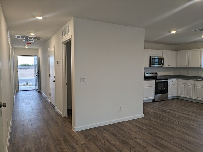Building Photo - 1346 W Toltec Dr