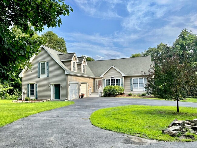 Building Photo - 17 Worthley Rd