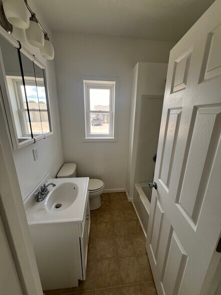 Building Photo - 509 W Pleasant St