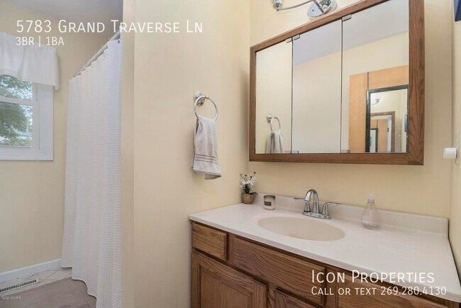 Building Photo - 5783 Grand Traverse Ln