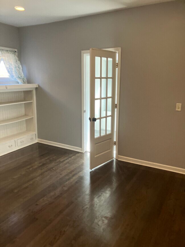 Building Photo - 2404 E 74th St