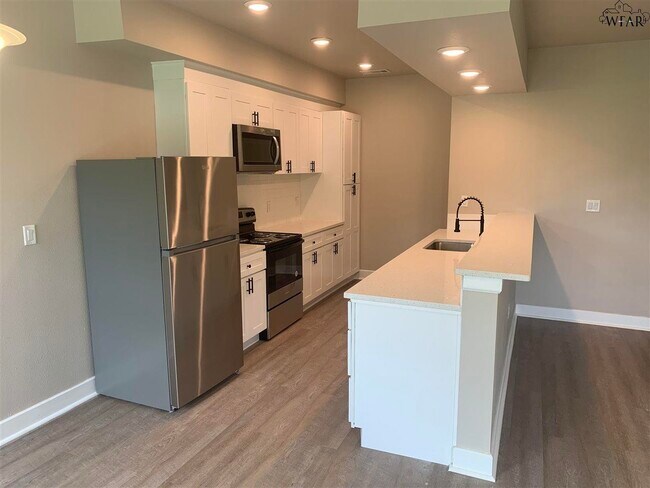 Building Photo - 436 W College St