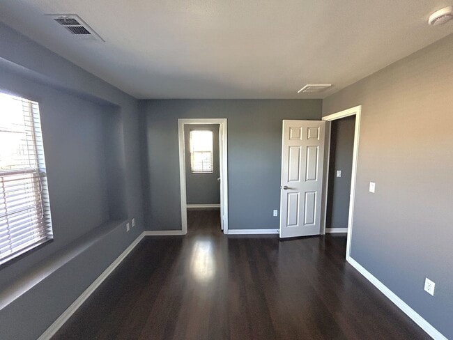 Building Photo - NATURE TRAIL CHINO  (5 BED, 2.5 BATH)