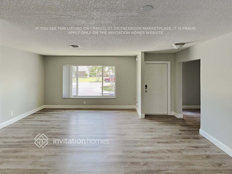 Building Photo - 2504 NW 98th Ln