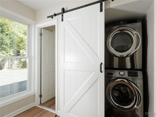 Building Photo - 435 S Hamilton St