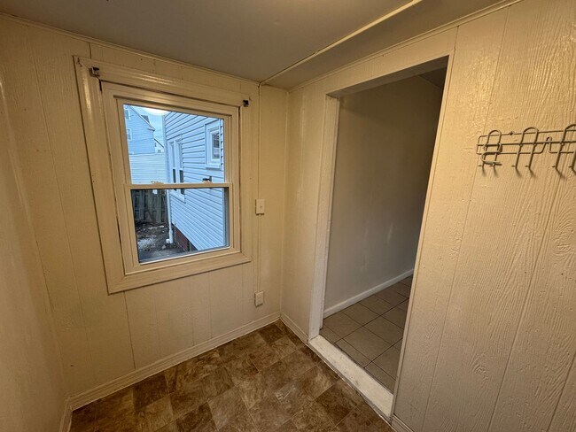 Building Photo - 12611 Franklin Blvd