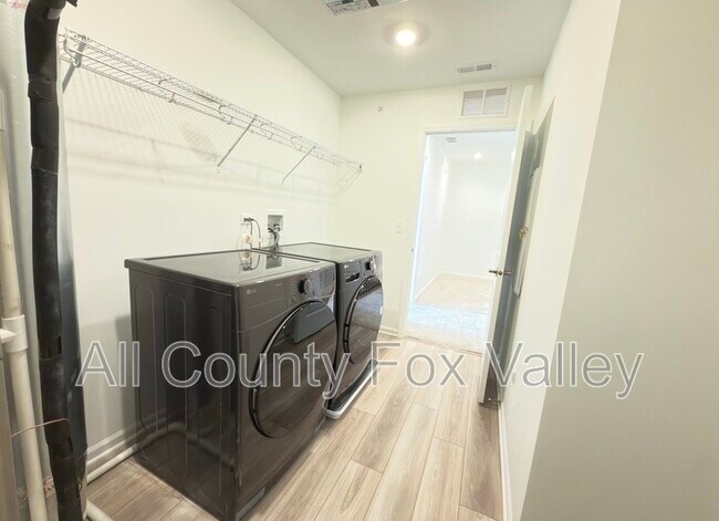 Building Photo - 1135 White Oak Cir