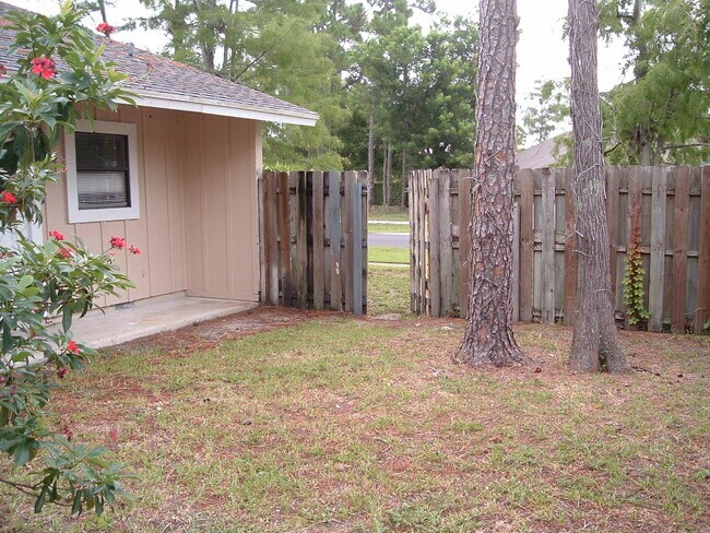 Building Photo - Sugar Pond Manor