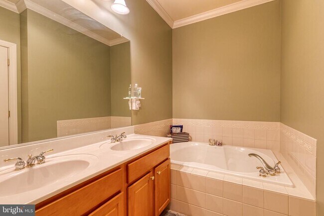 Building Photo - 318 Native Dancer Cir