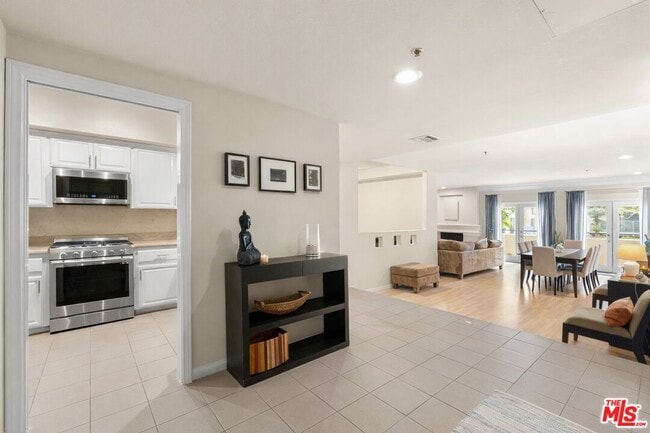 Building Photo - 12011 Goshen Ave