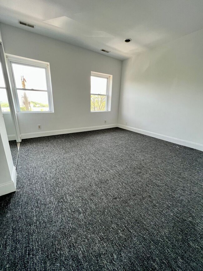 Building Photo - 412 N 32nd St