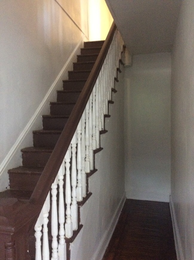 Building Photo - 3 Bedroom 1 Bath Apartment York City SD