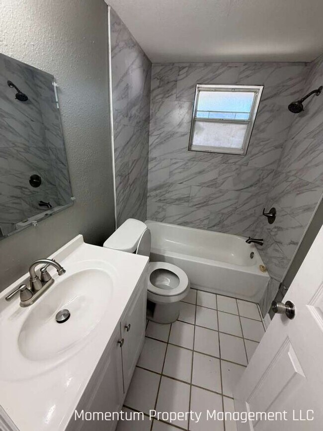 Building Photo - Remodeled One Bedroom- Clearwater! AVAILABLE FOR IMMEDIATE MOVE IN!!
