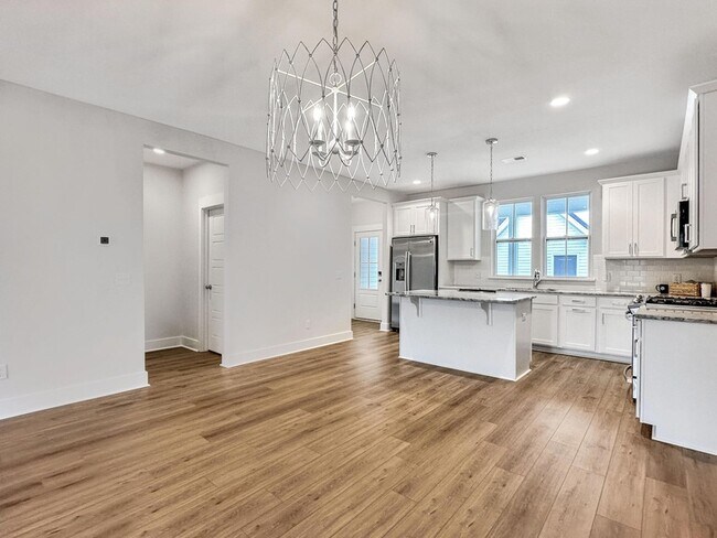 Building Photo - 260 Symphony Ave