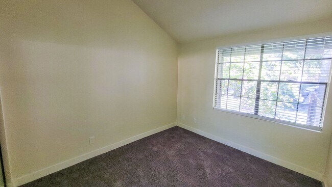 Building Photo - 2 Bed 1.5 Bath Gated Two Story Apartment I...