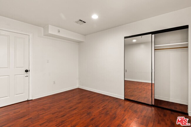 Building Photo - 2667 Menlo Ave